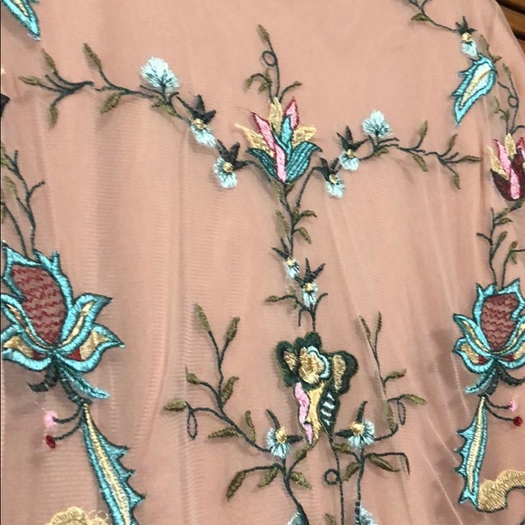 Embroidered top - Picture 2 of 6